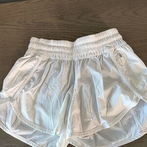 Lululemon Tracker shorts white